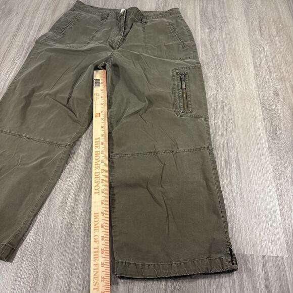 Chico's Women's Cargo Capri Pants Utility Zip Pocket Olive Green Size 2 - Picture 5 of 8